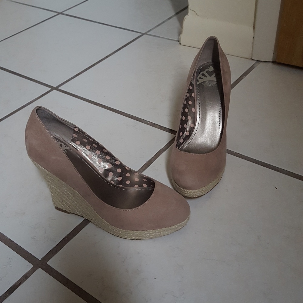 NWOT FERGY WEDGE SIZE 8