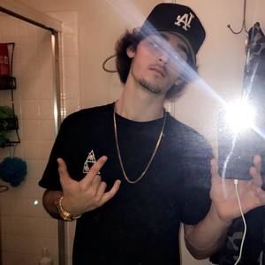 Meet your Posher, Devin