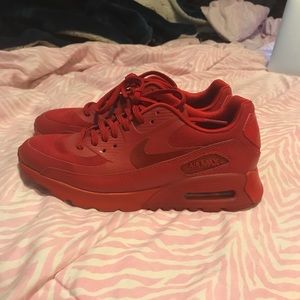 NIKE AIR RUNNING SHOES