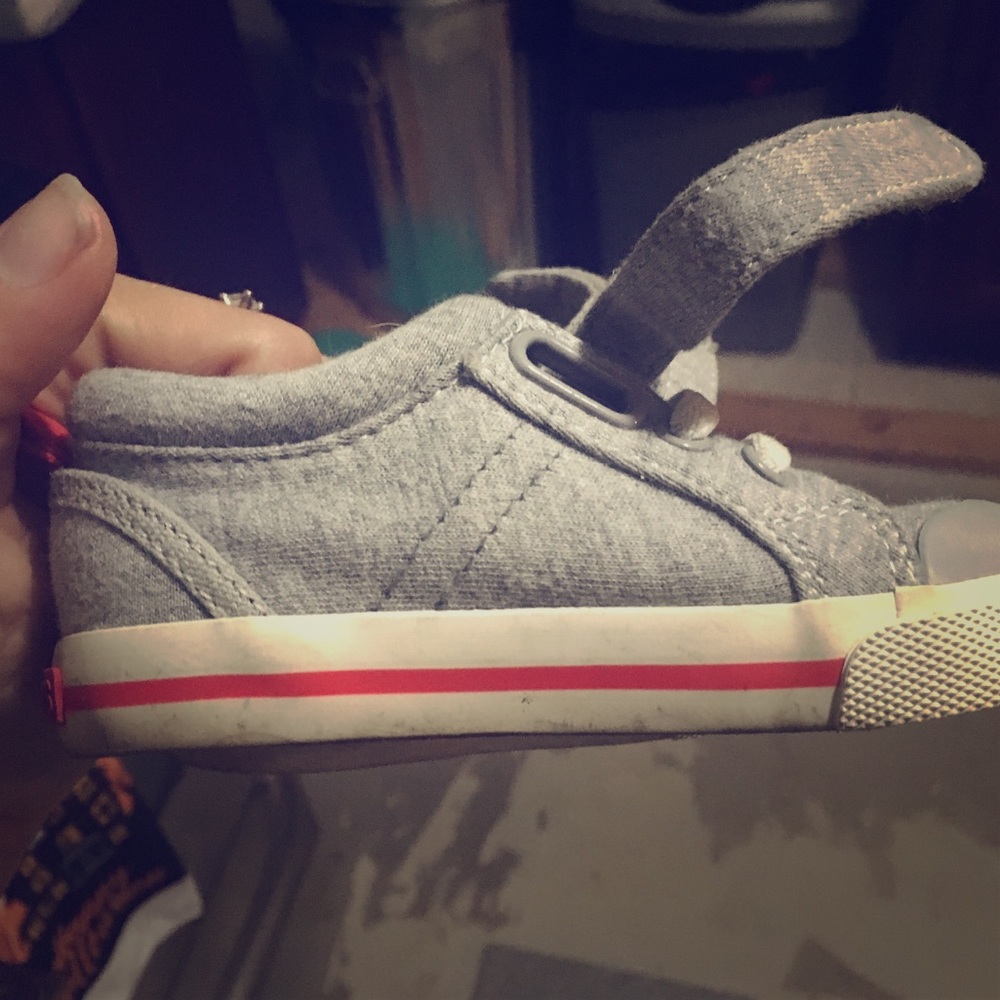 See Kaiya's run size 6 boys sneakers