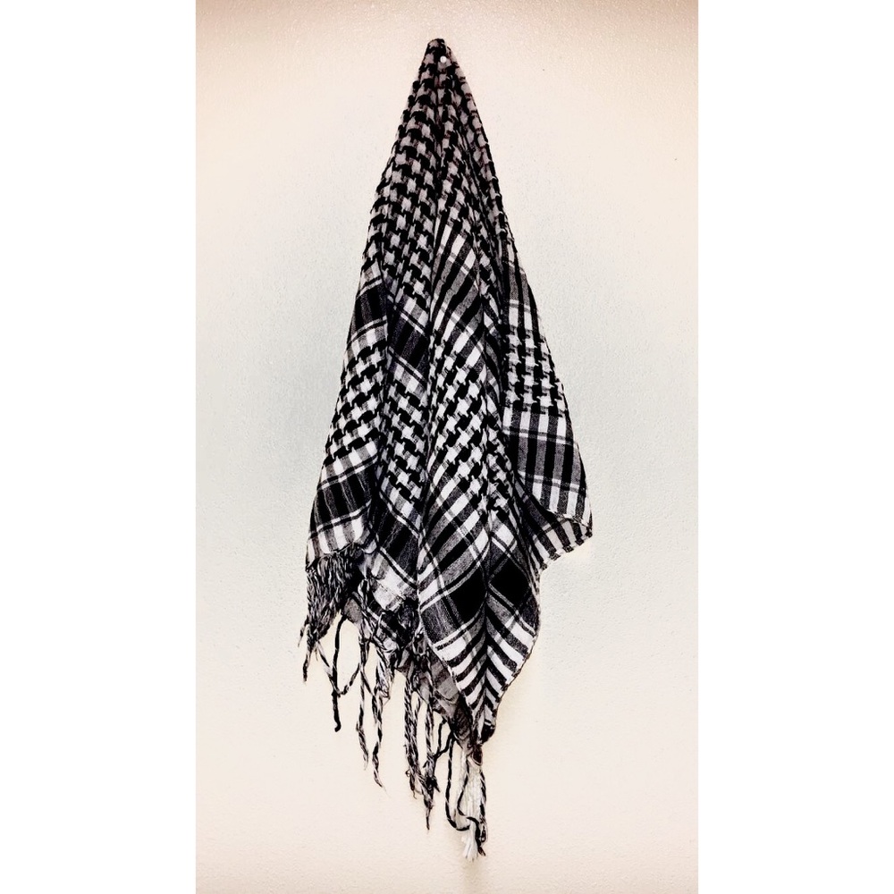 KEFFIYEH Black & White (NEVER worn)