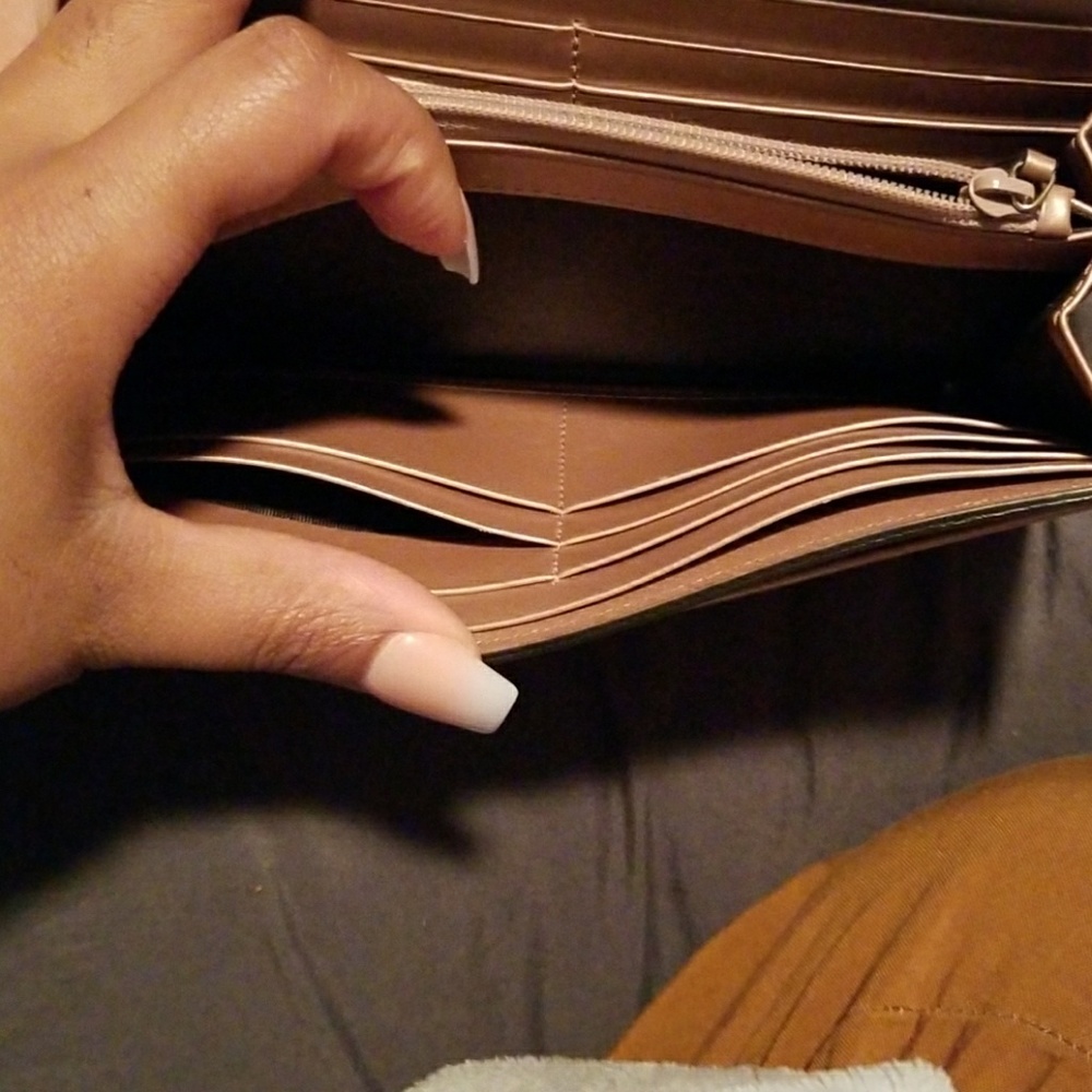 Gucci Wallet - Picture 7 of 8
