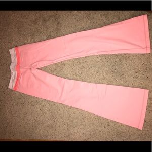 Lululemon groove pant size 6 tall coral Lululemon groove pant size 6 tall coral