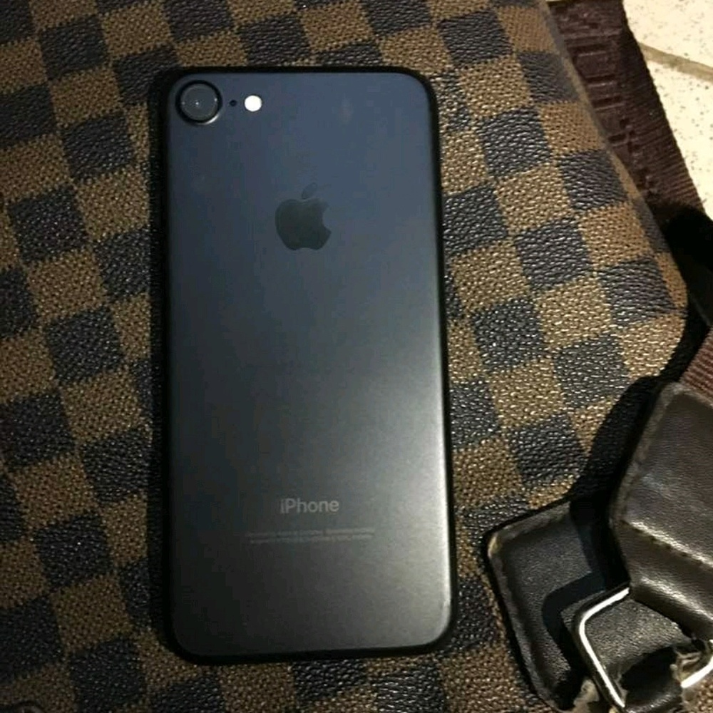 Meet your Posher, Adama