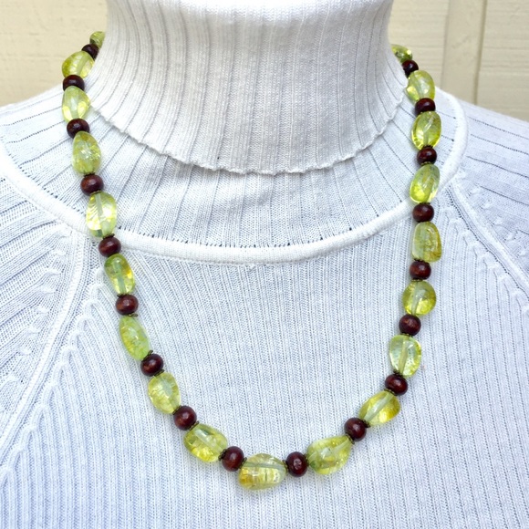 Handmade green quartz & brown statement necklace - Picture 4 of 4