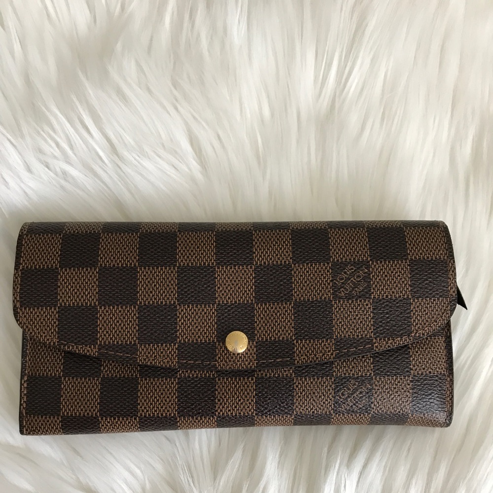 Louis Vuitton emelie wallet