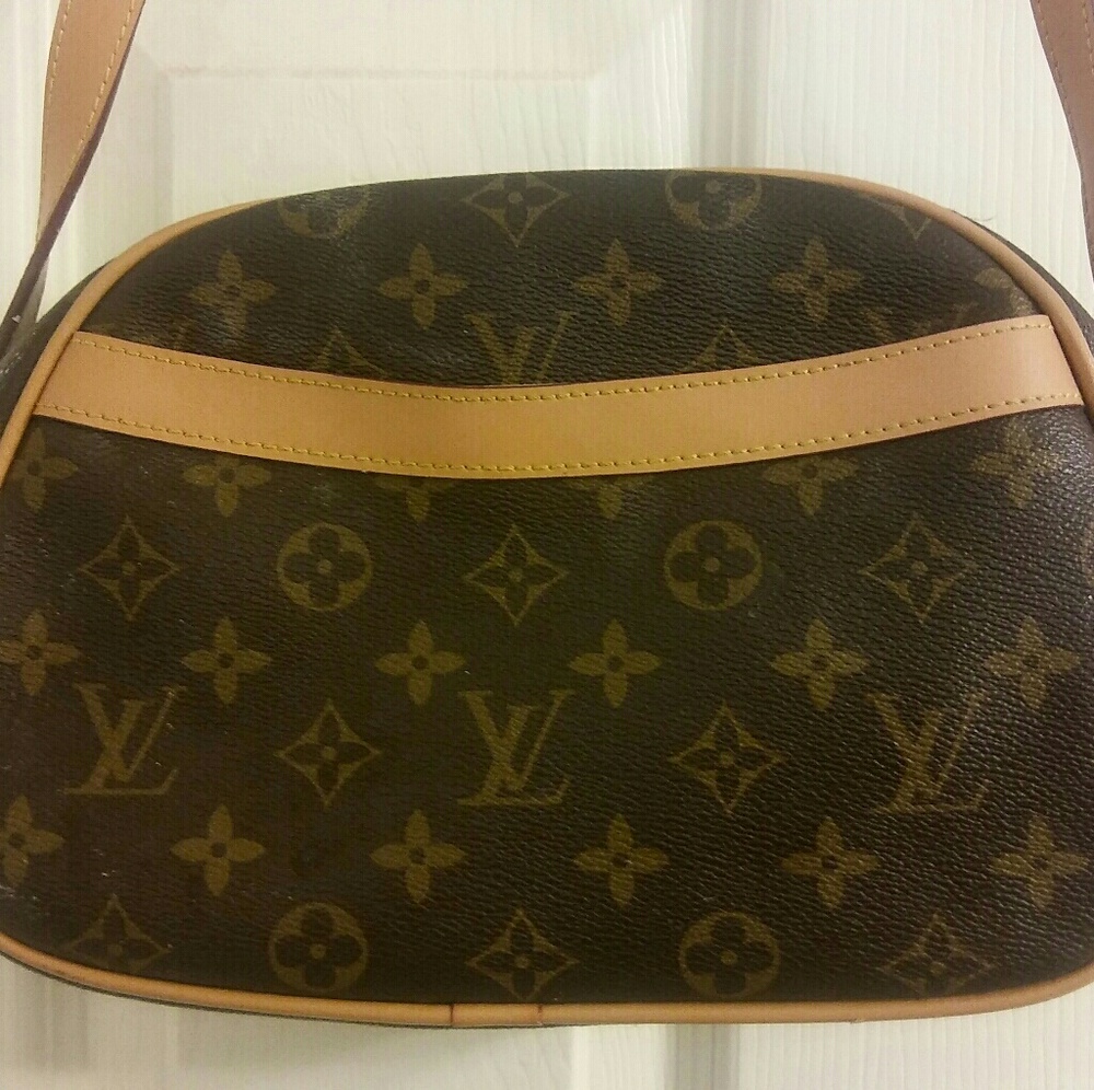 Louis Vuillton shoulder purse