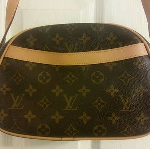 Louis Vuillton shoulder purse