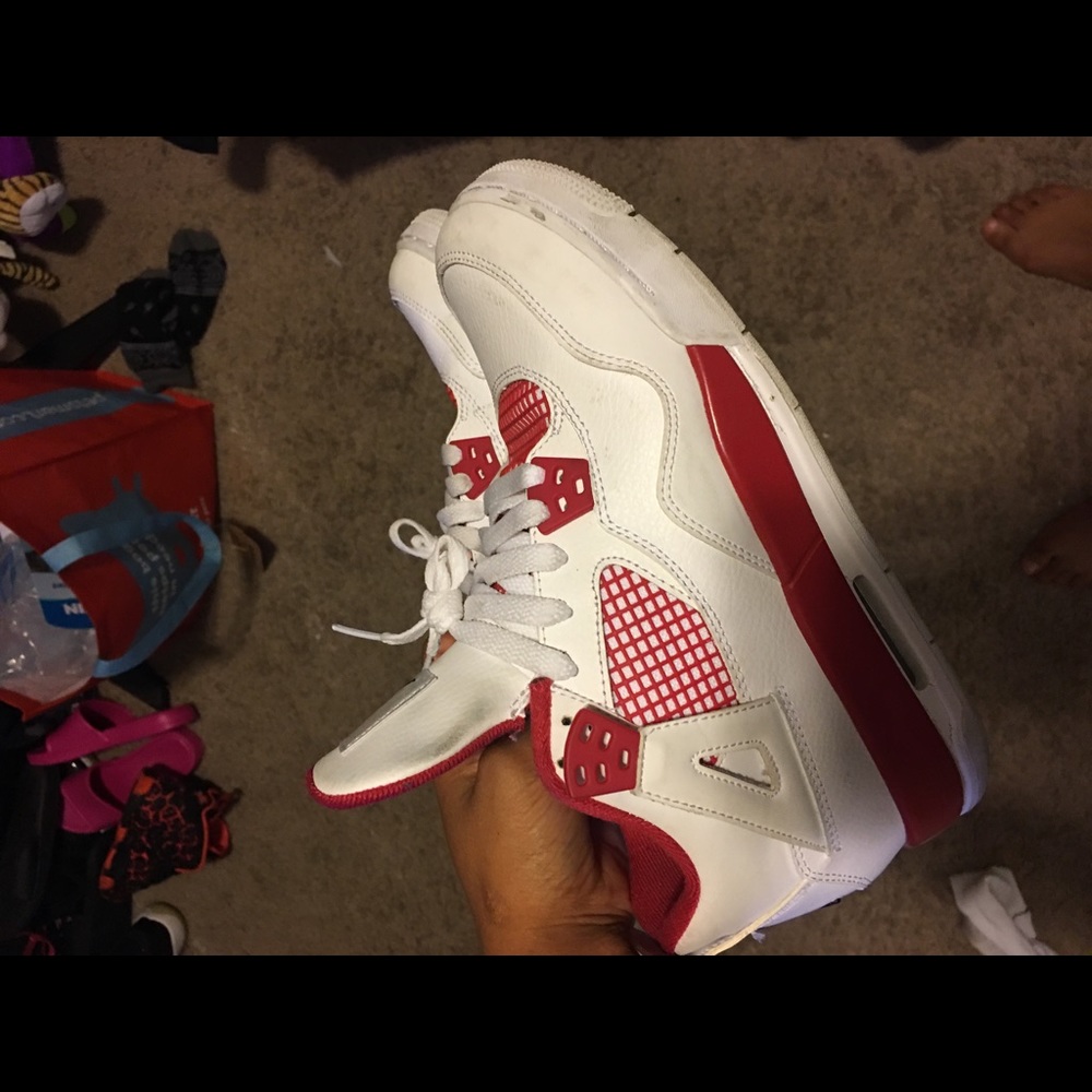 Red and White 4s