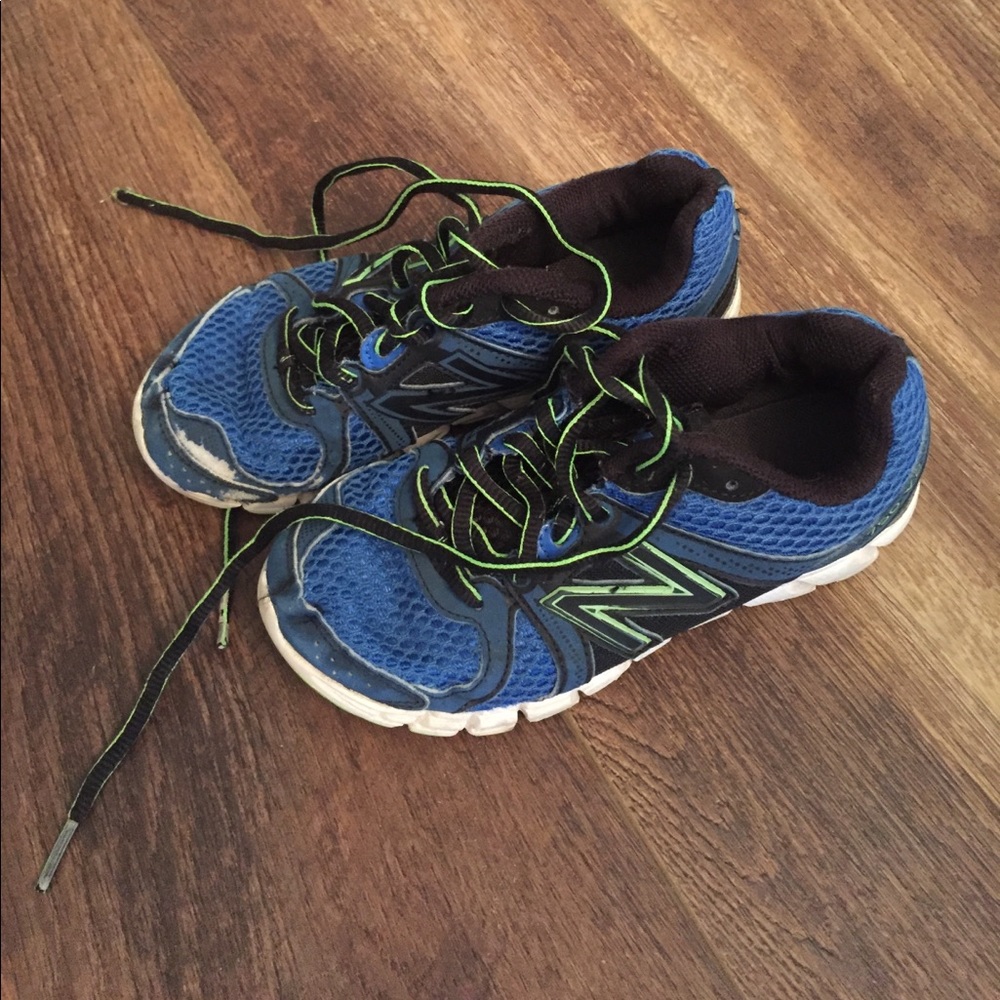 AWESOME boys NB running shoes!