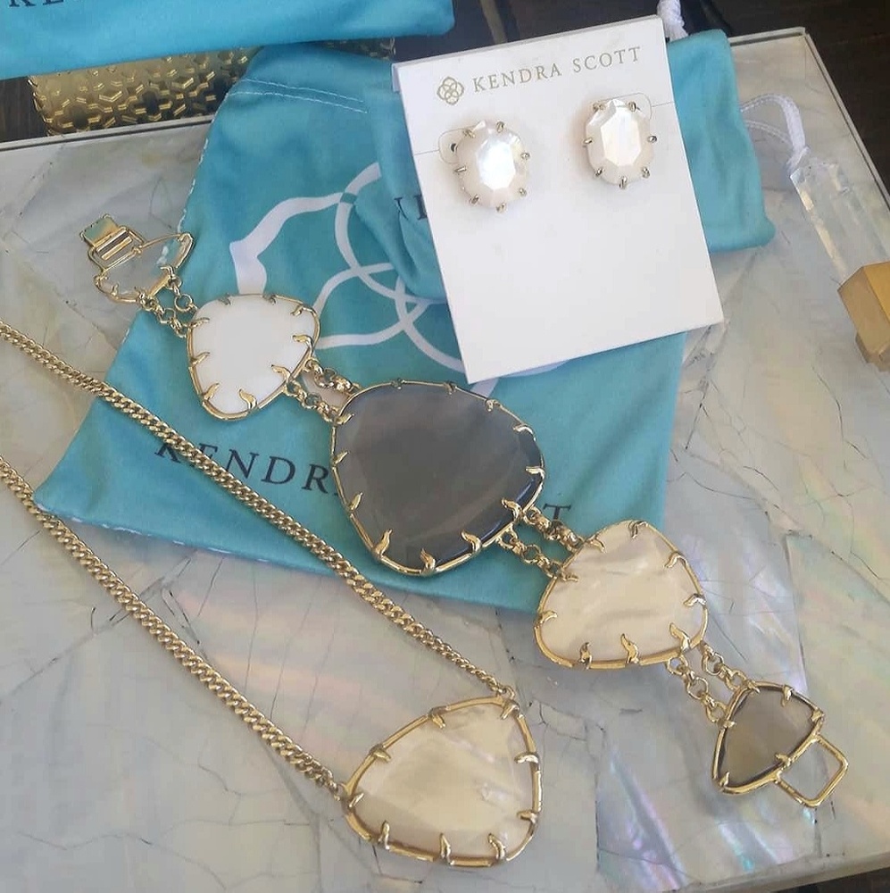 Kendra Scott Mother of Pearl Khammi/Merritt/Morgan
