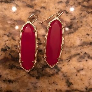 Kendra Scott pink earrings matches the necklace Kendra Scott pink earrings matches the necklace
