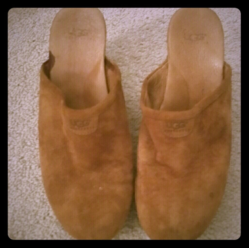 🚫SOLD 🚫  UGG CLOGS