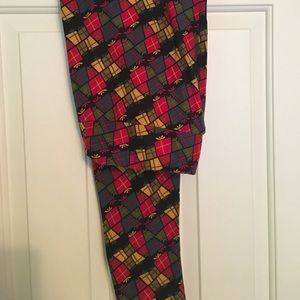 LuLaRoe Leggings Christmas Present Print TC