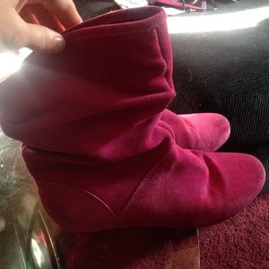 Super cute Steve Madden pink boots