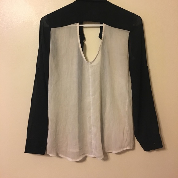 Button down blouse - Picture 2 of 3