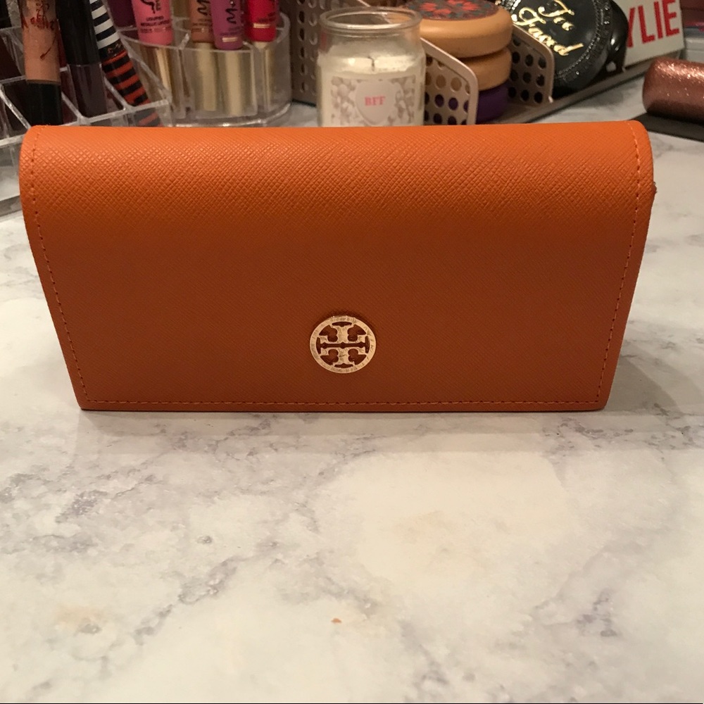 Tori burch sunglasses case.