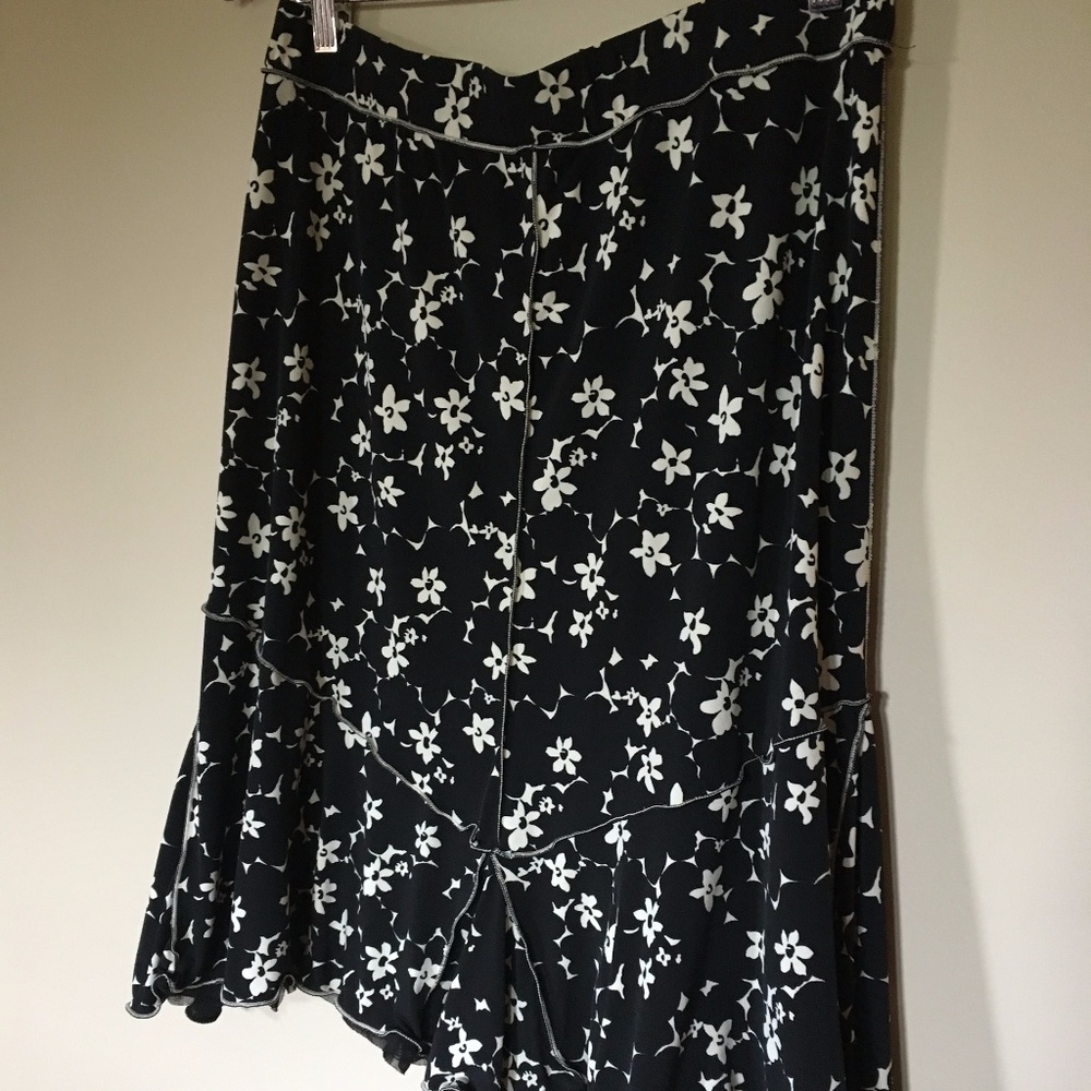 Max Studio Black & White Floral Skirt