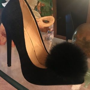 Black Pump with Fur Pom Pom