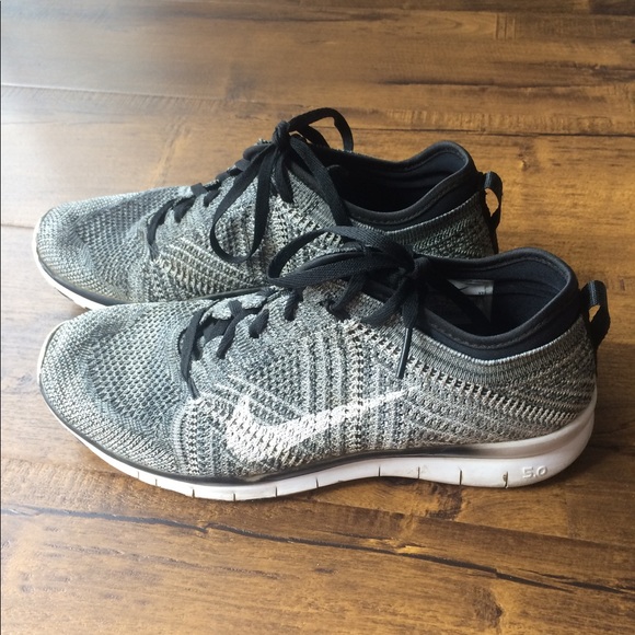 Nike Shoes - Nike Free TR flyknit