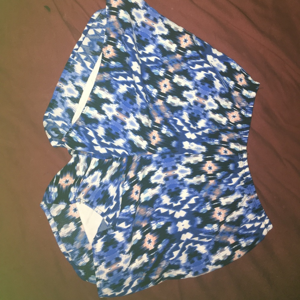 See You Monday shorts size M