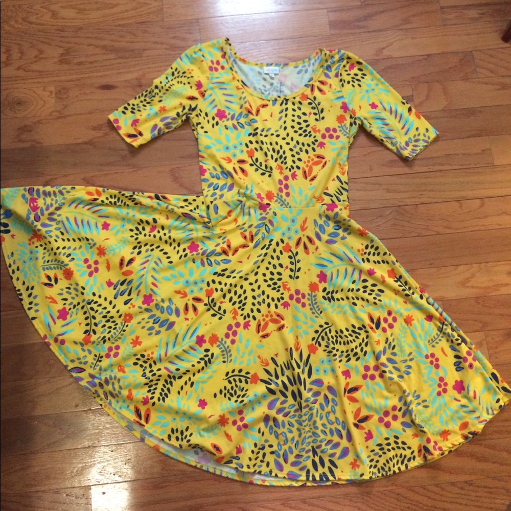 Large Nicole Dress LuLaRoe in Yellow