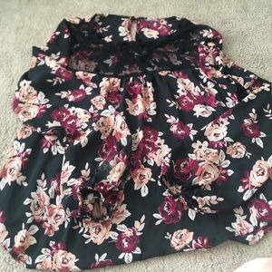 Long sleeve floral/Lacey top