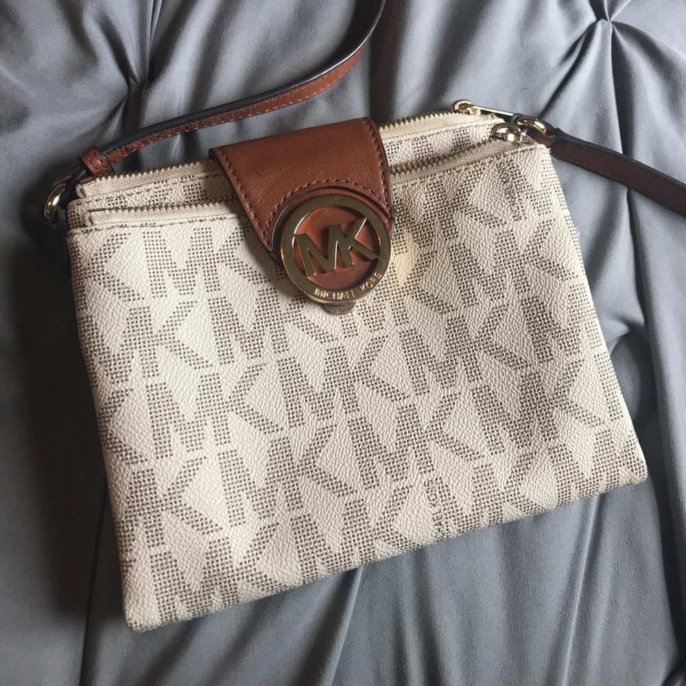 Michael kors crossbody