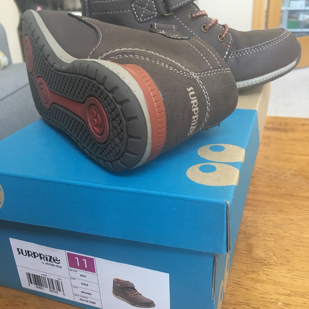 Surpize (Size 11 Toddlers) by Stride Rite