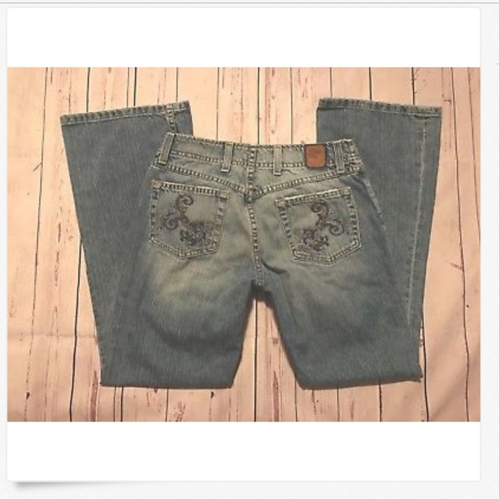 BKE Boot Cut Jeans!
Great Used! Factory distressed