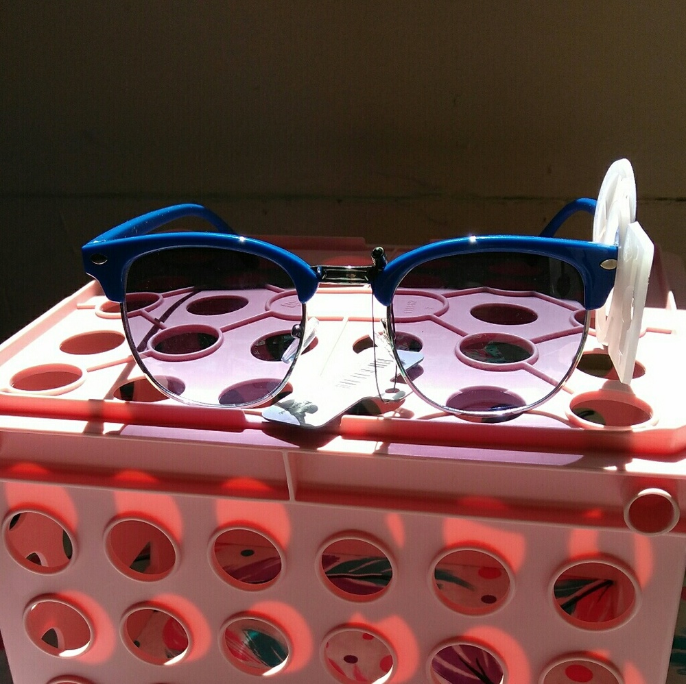 GIVEAWAY Blue Cool Metal Frames