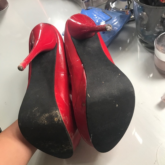 Red heels - Picture 3 of 3