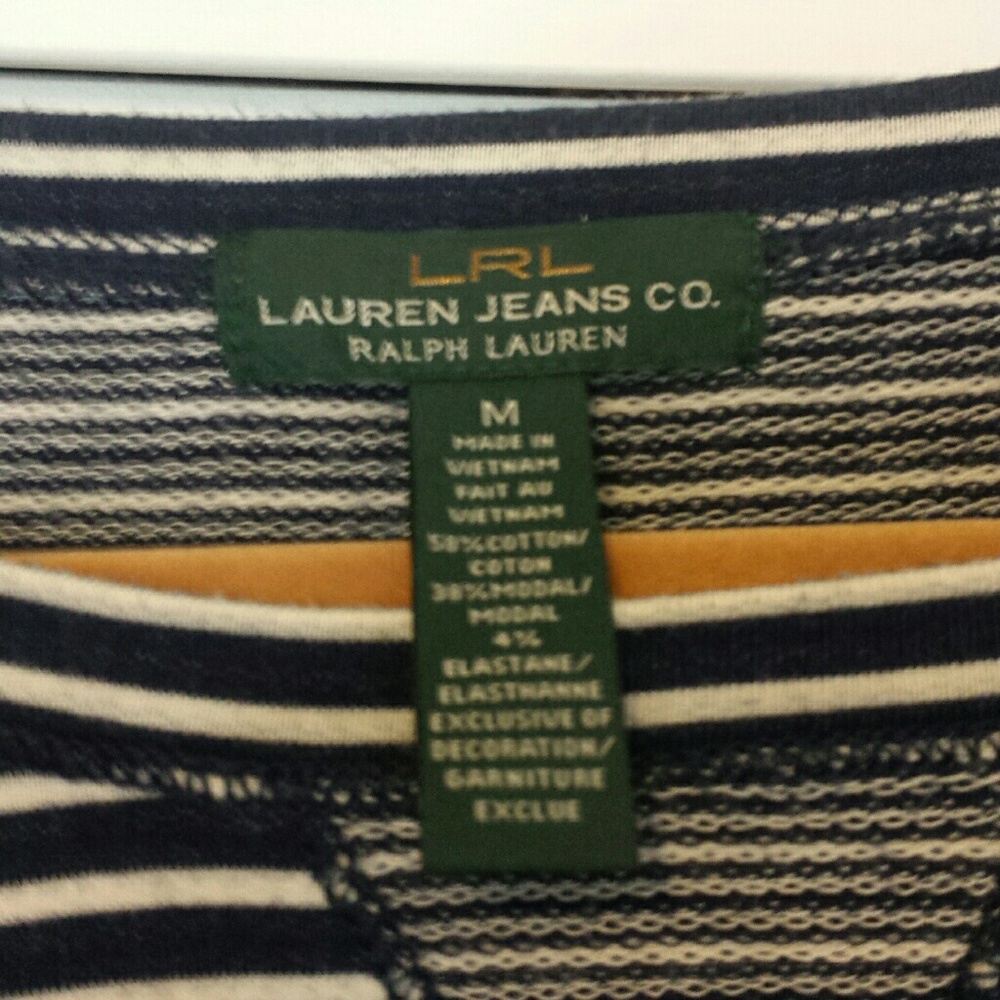 Womans Top - Picture 3 of 4