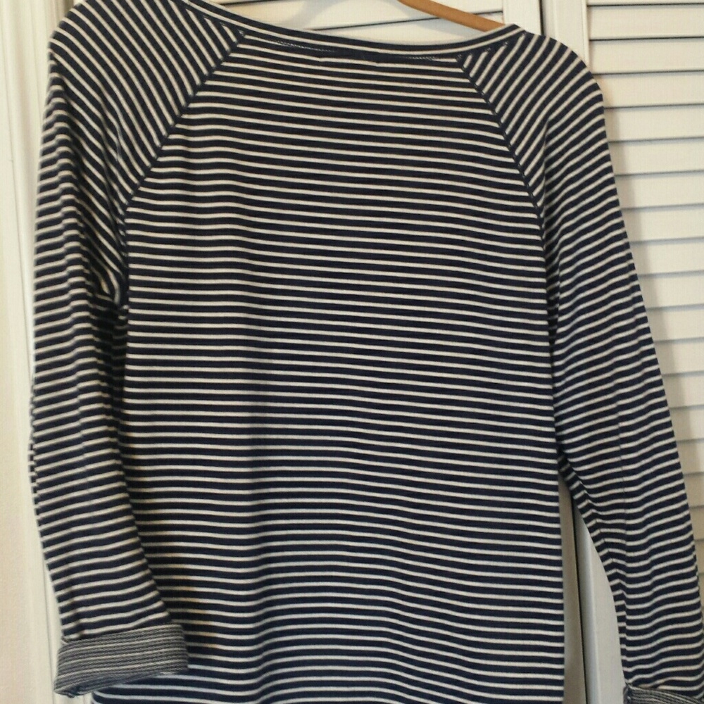 Womans Top - Picture 4 of 4