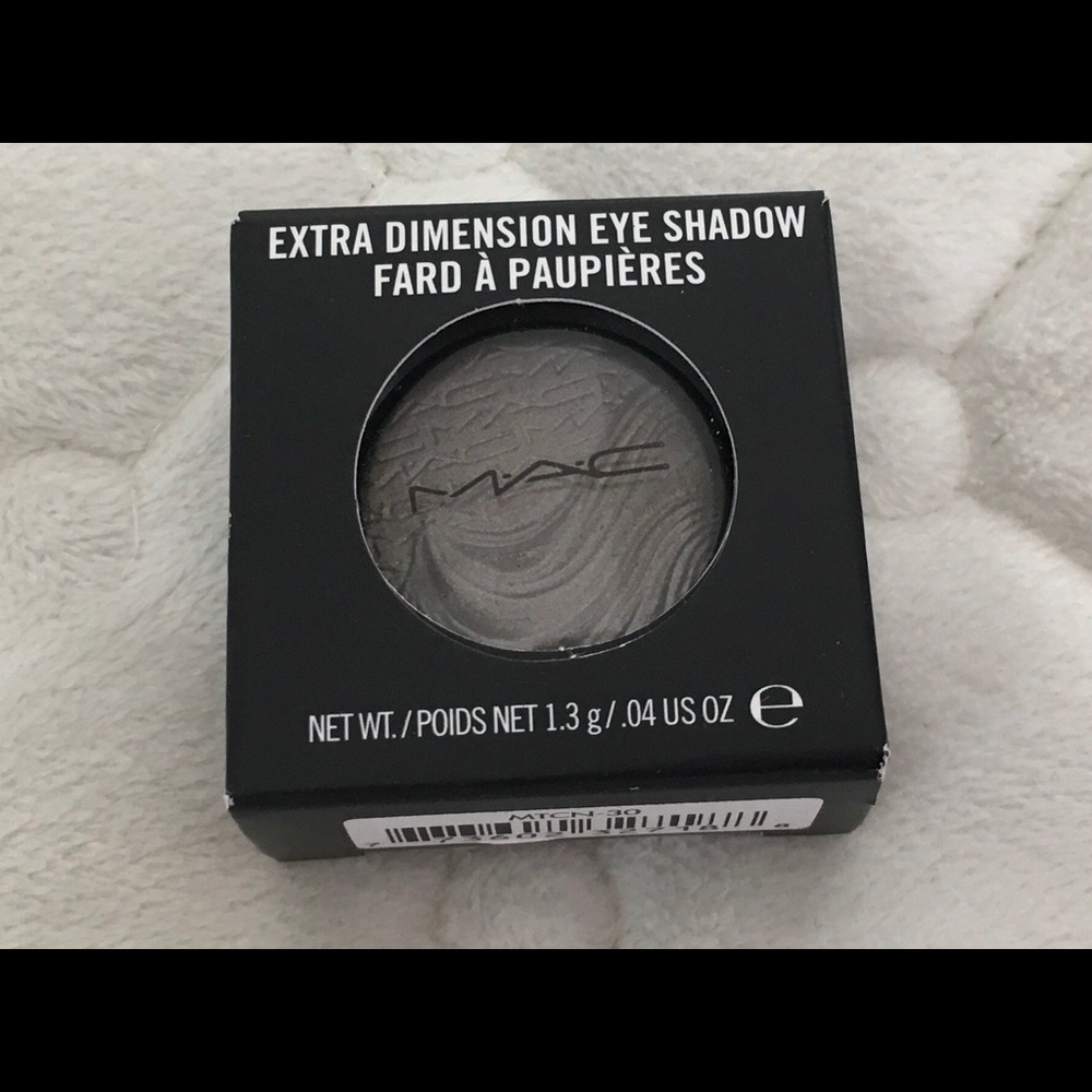 MAC Extra Dimension Eye Shadow in Silver Dawn