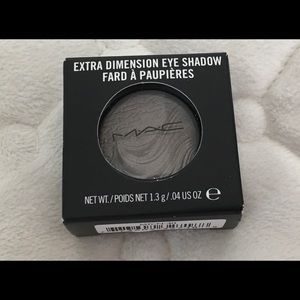 MAC Extra Dimension Eye Shadow in Silver Dawn