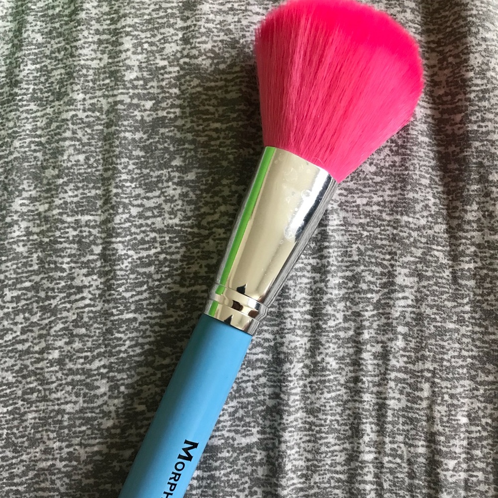 Pink morphe powder brush!