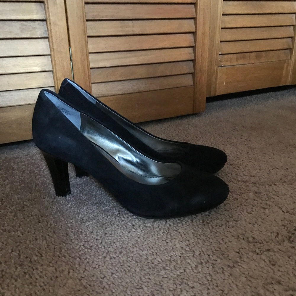 Anne Klein Black Pumps