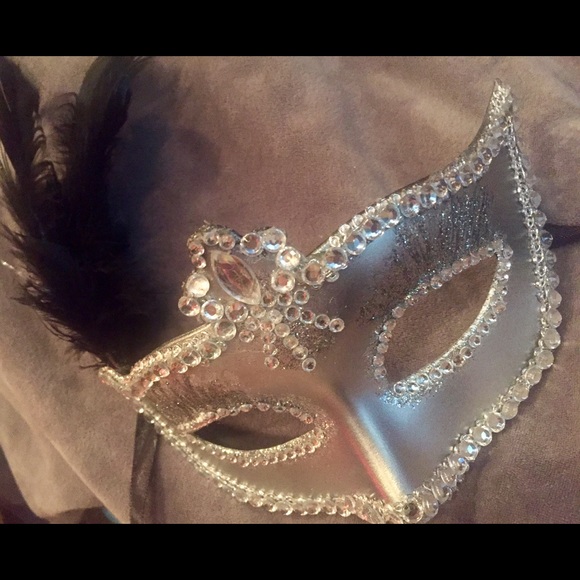 MASQUERADE MASK - Picture 3 of 6