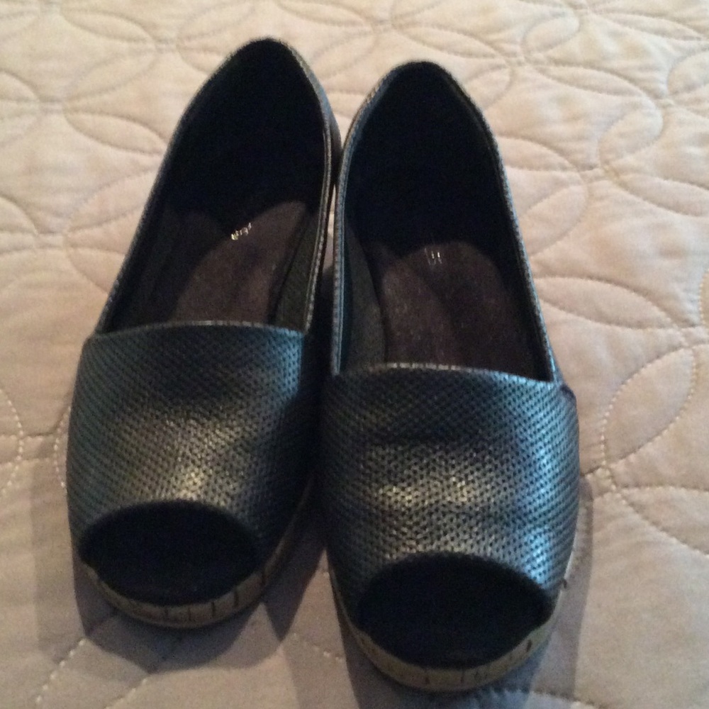 Open toed wedge shoes