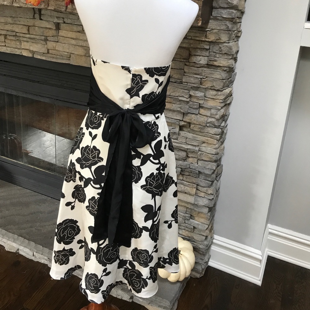 White House black market dress - Picture 4 of 4