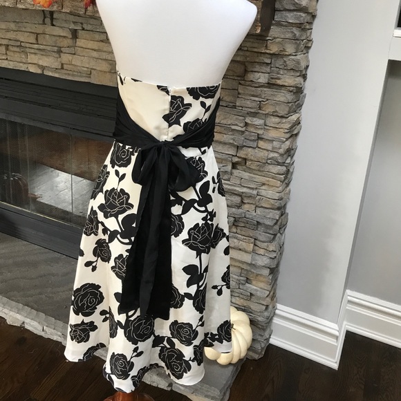 White House black market dress - Picture 4 of 4