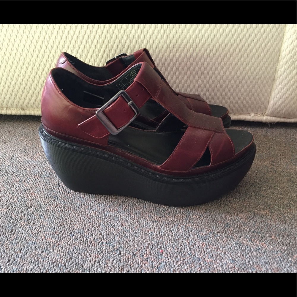 Dr. Martens Adaya platform sandal