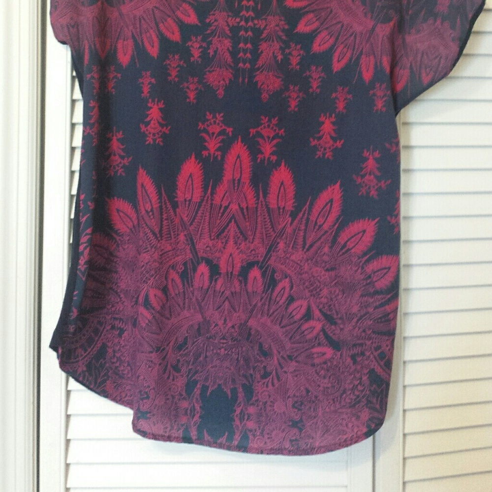 Woman's Top - Picture 2 of 4