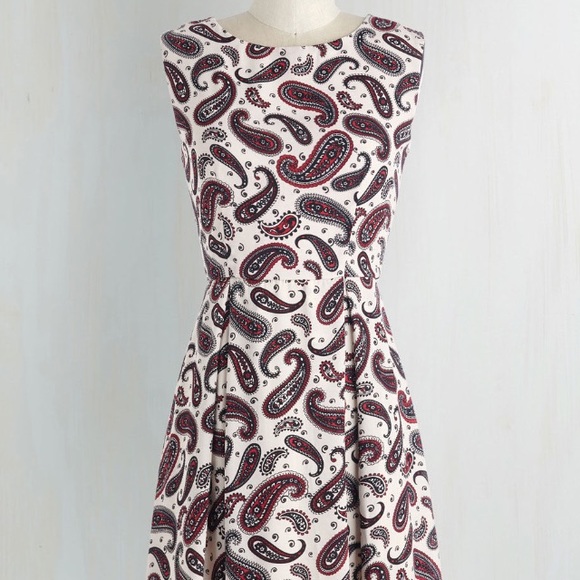 Modcloth Dresses & Skirts - Paisley print dress