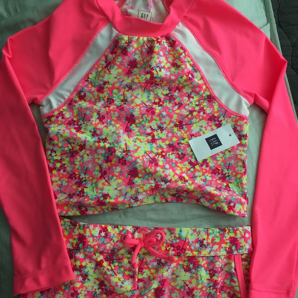 Girl's GAP two piece rash guard