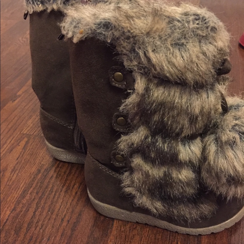 8.0 toddler boots the fur..