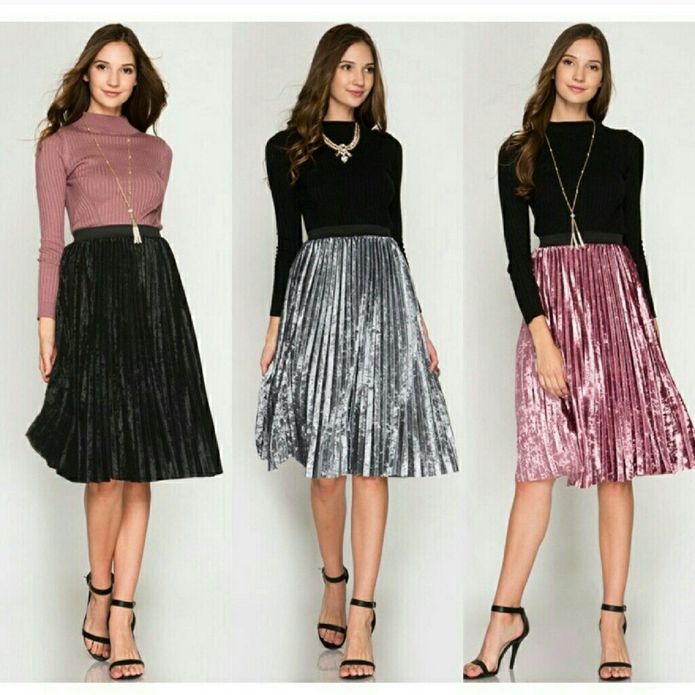 Last 1! *HP* Crushed Velvet Pleated Skirt! - Picture 1 of 6