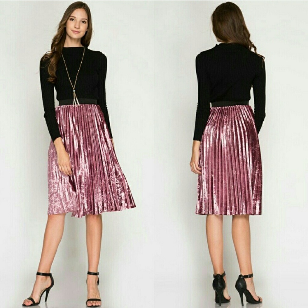 Last 1! *HP* Crushed Velvet Pleated Skirt! - Picture 2 of 6