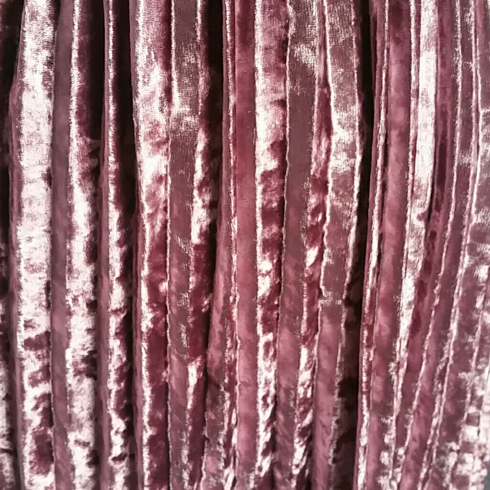 Last 1! *HP* Crushed Velvet Pleated Skirt! - Picture 6 of 6